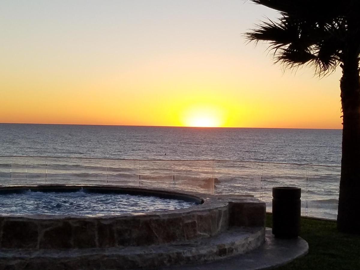 Ferienwohnung 'Luxury Oceanfront Penthouse With Pools, Jacuzzis And Spectacular Ocean Views' Rosarito Exterior foto